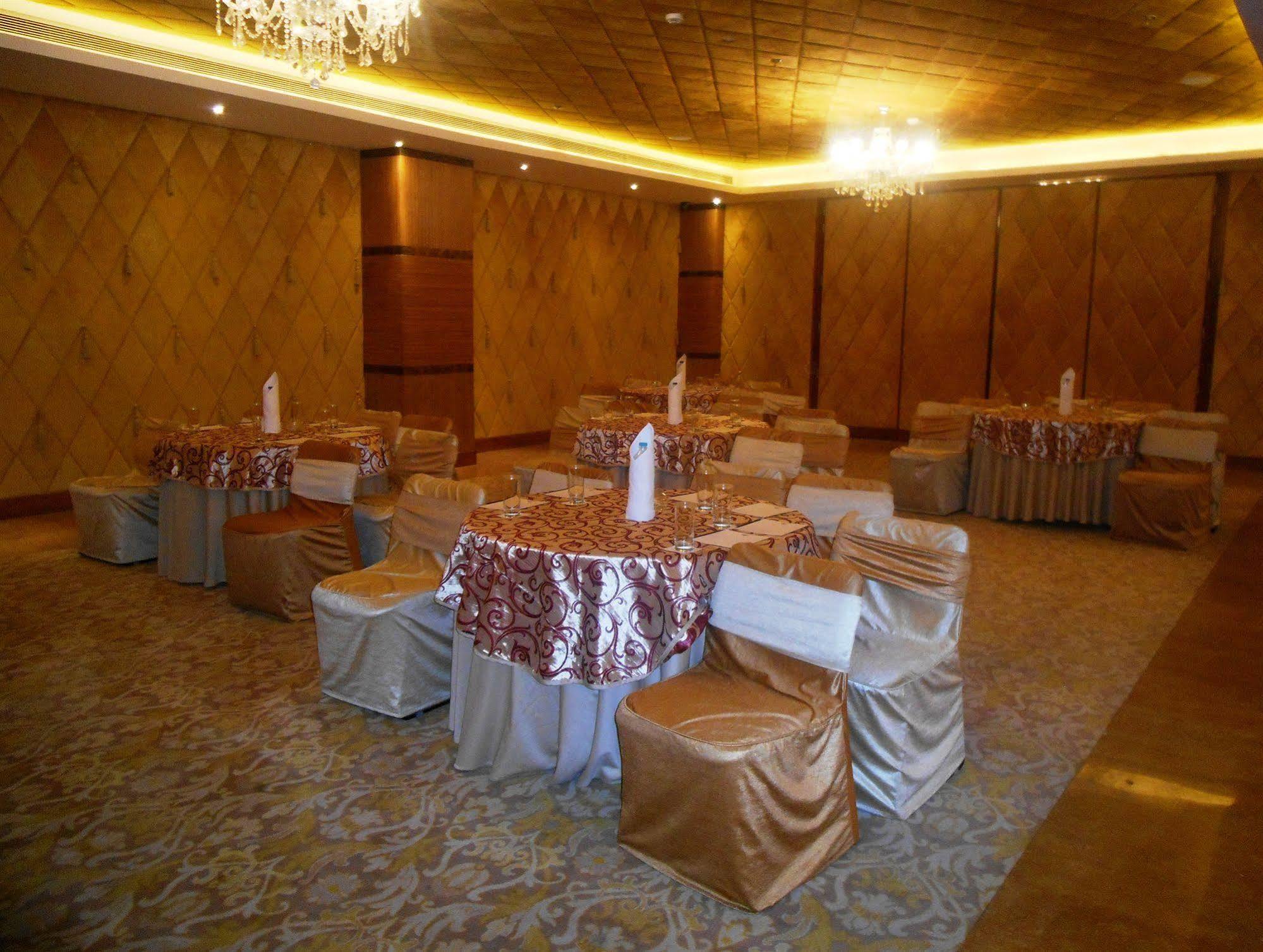 Country Inn & Suites By Radisson, Мірут Екстер'єр фото